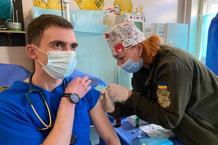 Порошенко закликав Раду підтримати постанову про доступ українців до Covid-вакцинації