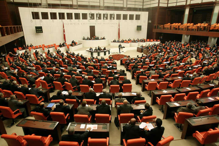 Парламент Туреччини «різко і жорстко» засудив Байдена за визнання геноциду вірмен