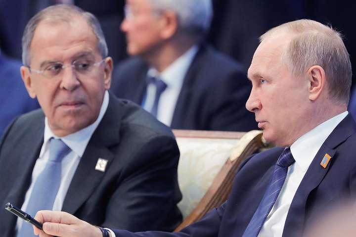 У Кремлі пояснили, чому Путін не бере трубку, коли телефонує Зеленський