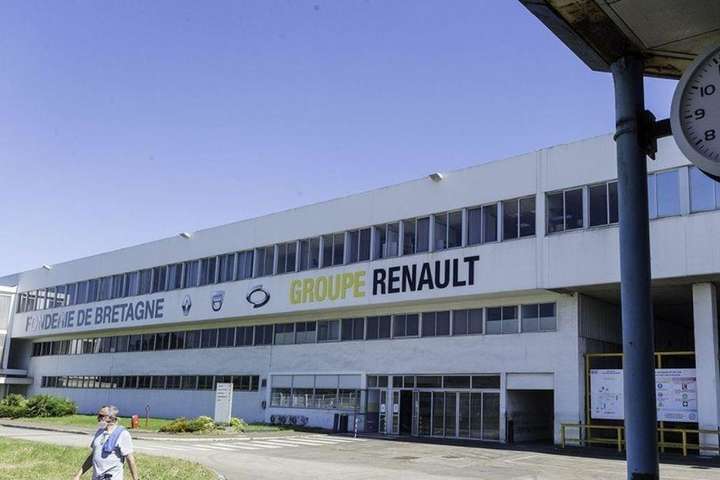 Страйк по-французьки: топ-менеджмент заводу Renault взяли у заручники