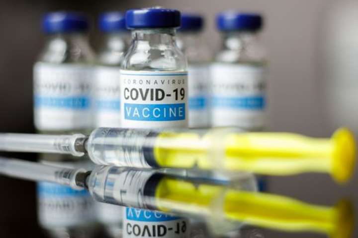 Росія і Китай активно працюють над підривом довіри до західних вакцин – звіт ЄС