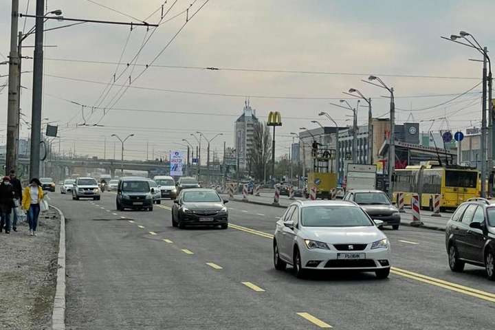 На проспекті Бандери відновлено рух після довготривалого ремонту (фото)