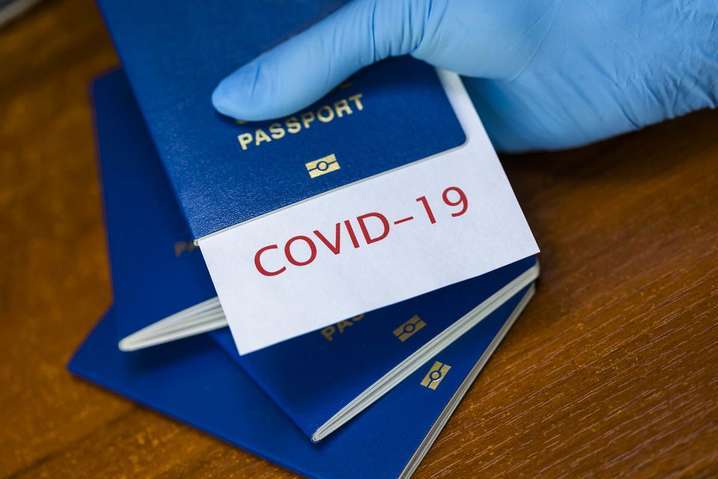 ЄС розпочне тестування Covid-паспортів уже у травні. Які країни стануть першими?