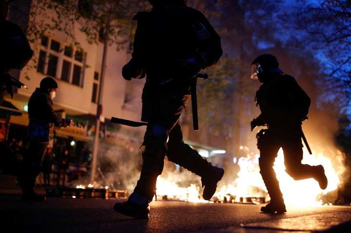 У Берліні «відсвяткували» першотравень: у сутичках поранено 30 поліцейських
