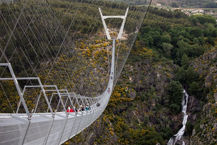У Португалії відкрився найдовший у світі пішохідний підвісний міст