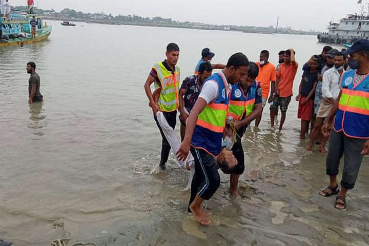 У Бангладеш внаслідок зіткнення катера з баржею загинуло щонайменше 26 людей