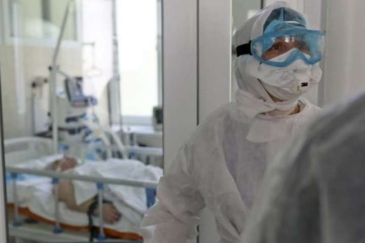 За добу коронавірус діагностували майже у 2,5 тисячі українців
