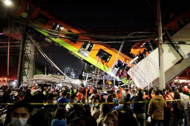 У Мехіко обвалився міст метро: щонайменше 15 загиблих 