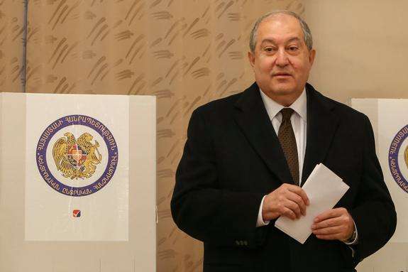 У Вірменії порушили справу про подвійне громадянство президента Саркісяна