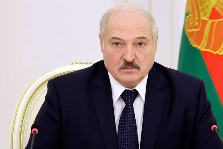 Лукашенко позбавив звань понад 80 колишніх військовослужбовців та силовиків