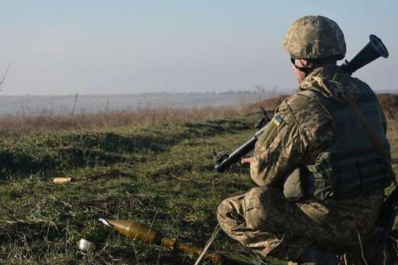 Доба на Донбасі: окупанти гатили із забороненої зброї