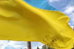 На Вінниччині невідомі витерли руки державним прапором України (фото)