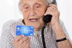 Пенсія, картка, банкомат: як ускладниться життя літньої людини