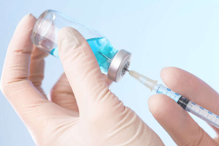 KSE підрахувала, наскільки в Україні недовиконали план вакцинації від ковіду