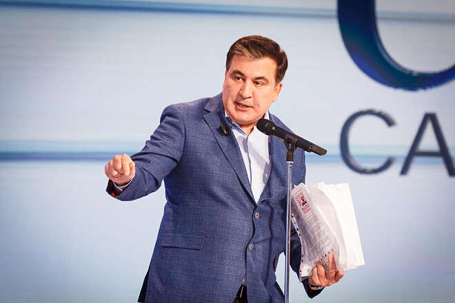 Коррупционные услуги бизнесу навязывают чиновники, не олигархи – Саакашвили