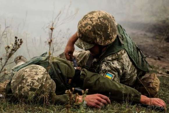 Під час обстрілів на Донбасі загинув український військовий