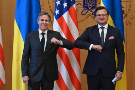 Блінкен пообіцяв, що США не будуть укладати жодних домовленостей щодо України без України