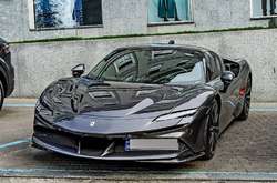 В Україні помітили унікальний суперкар Ferrari за півмільйона євро