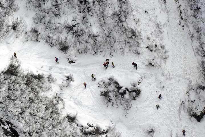 Кількість жертв сходження лавин в Альпах зросла до 12