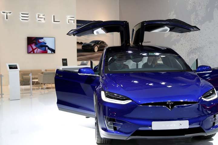 Tesla не зможе запустити повний автопілот до кінця року