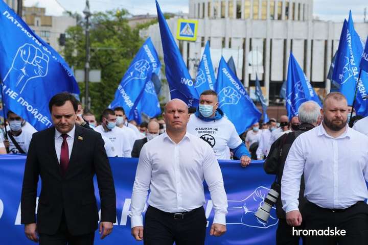 «Я – ветеран війни, але я не воював». Нацкорпус показав, хто святкував 9 травня у Києві