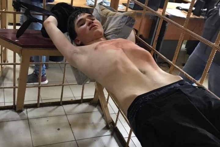 В сети появилось видео допроса «казанского террориста». Он считает себя богом (18+)