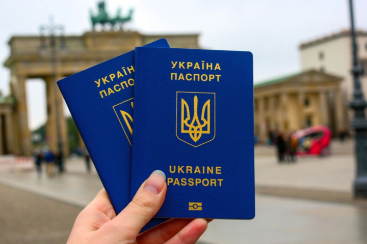 Німеччина назвала умови й терміни повернення реального безвізу для українців