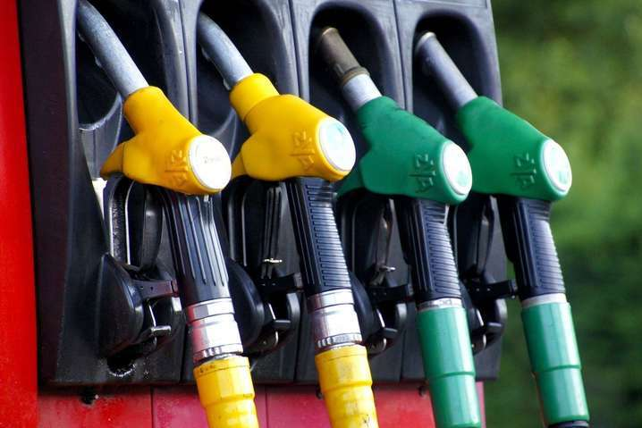 Правительство обязало АЗС заблаговременно сообщать о росте цен на топливо