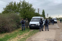 Російські силовики вбили людину під час обшуків у Криму