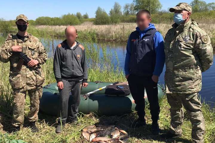 У Чорнобильській зоні правоохоронці зловили рибних браконьєрів 