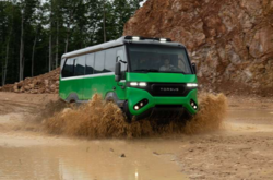 Украинцы показали современный вездеходный автобус
