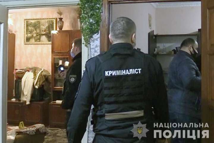 Моторошний злочин: у Києві чоловік убив і розчленував власну матір (фото, відео)