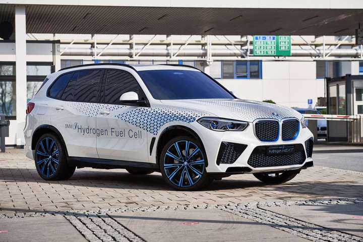BMW анонсувала свій перший автомобіль на водні. Як виглядатиме новинка