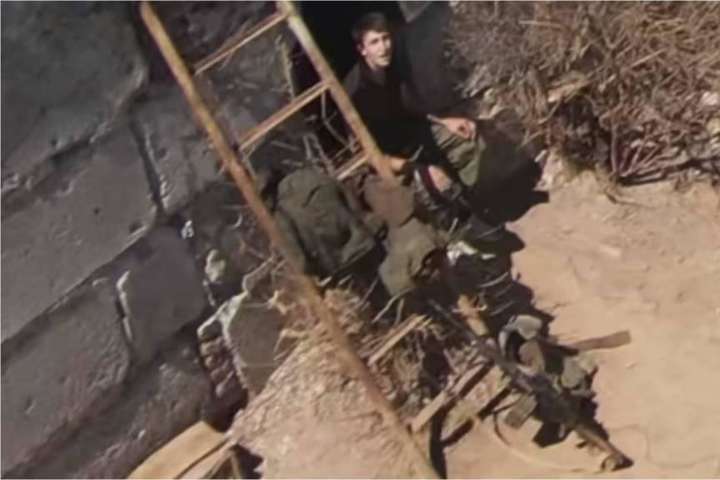 Українські військові показали, як слідкують за бойовиками за допомогою дрона