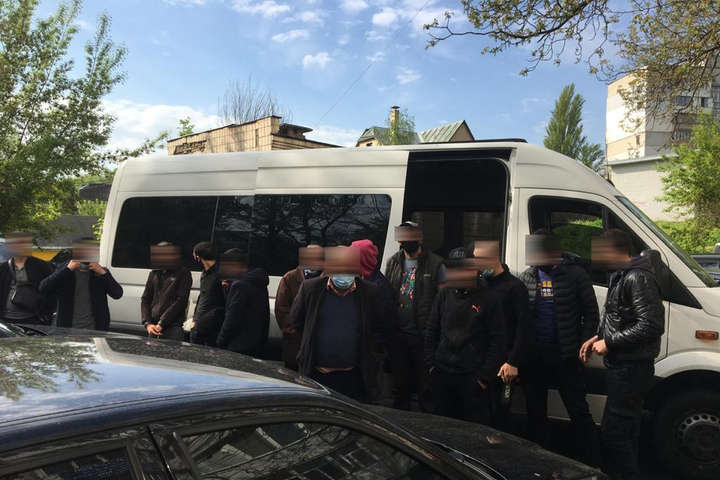 На одному з найбільших ринків Києва виявлено нелегальних мігрантів (фото)