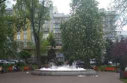 Через діяльність вандалів у Києві довелось зупинити фонтан (фото)