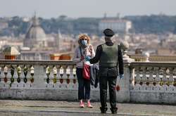  Станом на ранок суботи близько 8,3 мільйона італійців, або 14% населення, були повністю щеплені 