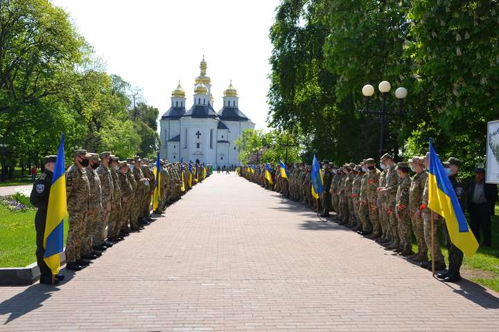 На Чернігівщині попрощалися із земляком, що загинув на Донбасі (фото) 