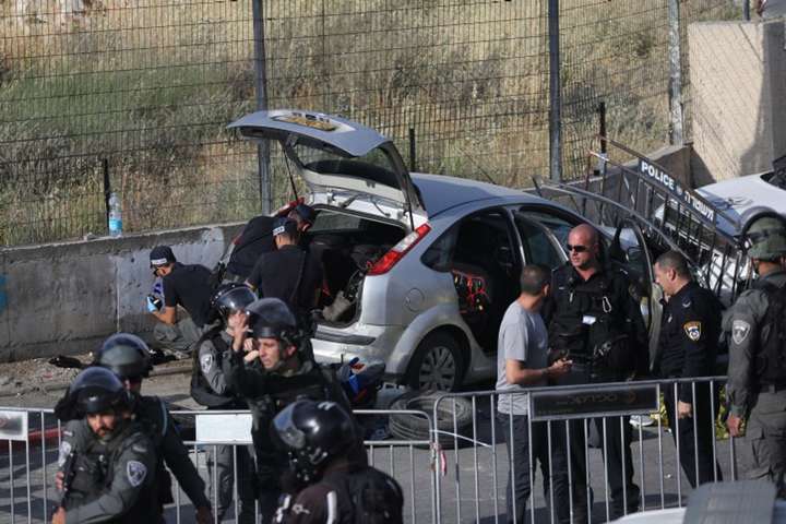 Автомобіль в'їхав у натовп людей в Єрусалимі, є постраждалі