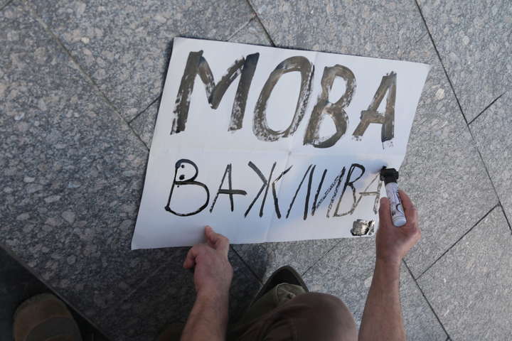 Скандал у Чорноморську: викладач університету назвав українську мову «псячою»