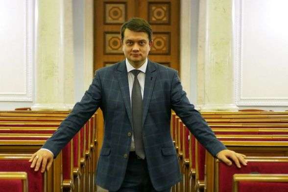 Разумков анонсував засідання Ради, де розглянуть відставку трьох міністрів 