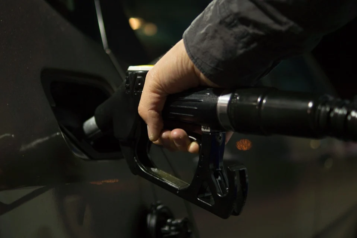 Бензиновый кризис. Что происходит с ценами на топливо в Украине и куда оно исчезло