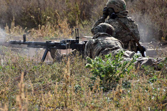 За добу бойовики двічі обстріляли українських військових на Донбасі