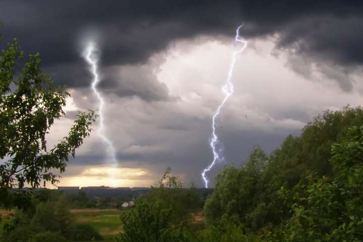 Україну накриють дощі з градом: прогноз погоди на 18 травня 