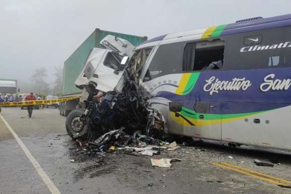 У ДТП з автобусом в Еквадорі загинули дев'ять людей