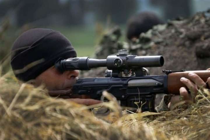 Доба на Донбасі: снайпер бойовиків поранив українського бійця