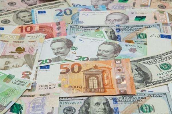 Курс валют на 18 травня: скільки коштують долар і євро