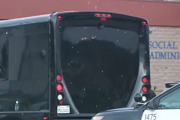 У США невідомий відкрив стрілянину в автобусі: двоє людей загинули