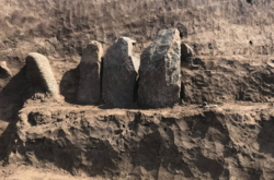 Український Стоунхендж. На Дніпропетровщині розкопали місце поховання вождів і шаманів (фото, відео)