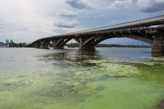 Кожне четверте підприємство Києва скидає у Дніпро забруднену воду